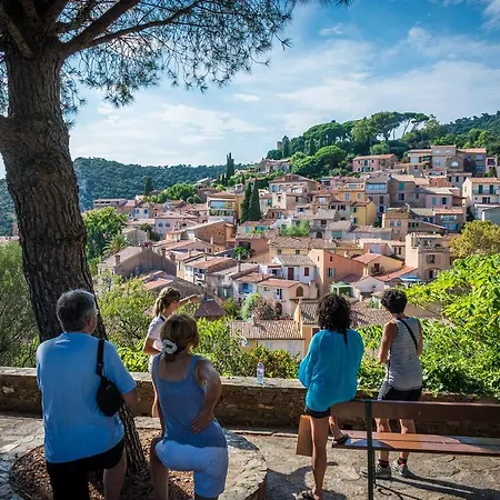 Les Rives De La Favière Piscine Et Tennis Les Pieds Dans L'eau * Bormes-les-Mimosas